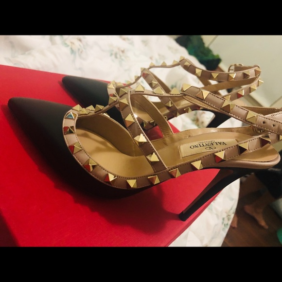 Valentino Shoes - Black Valentino Rockstuds size 36